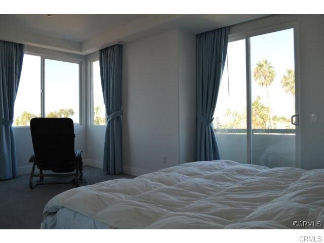 Building Photo - 408 Avenida Santa Barbara