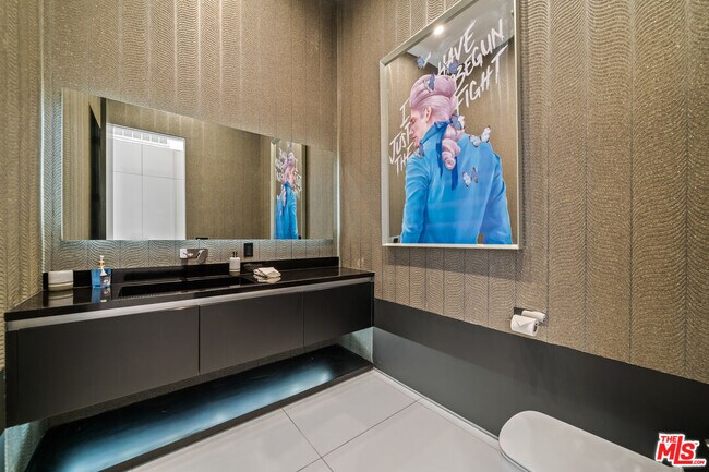 Building Photo - 4458 Mammoth Ave