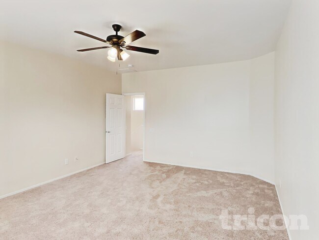 Building Photo - 6950 Diver Ave