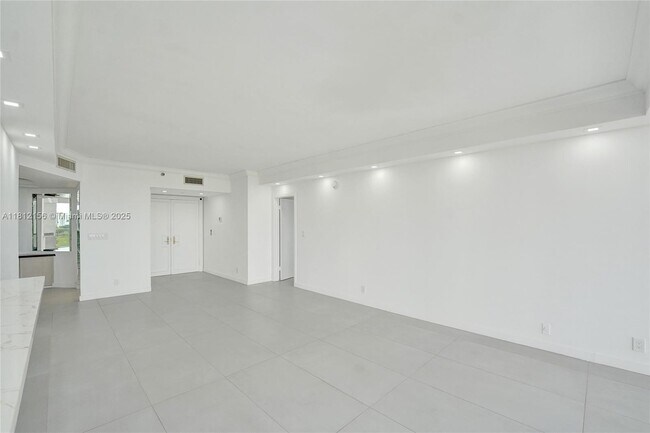 Building Photo - 20281 E Country Club Dr