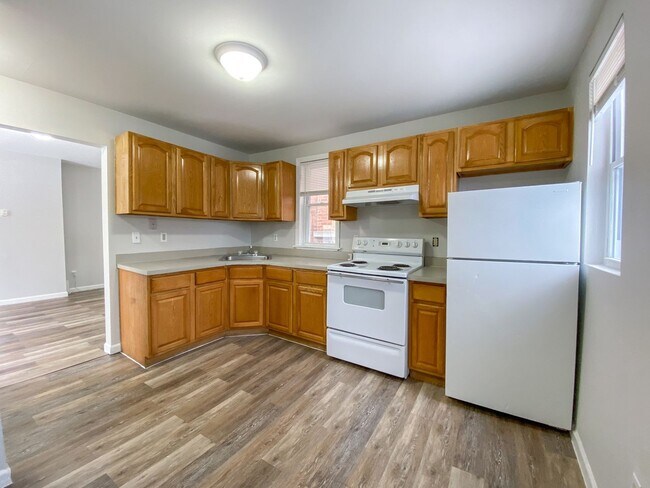 Building Photo - Gorgeous single-family home near Hartford Hospital