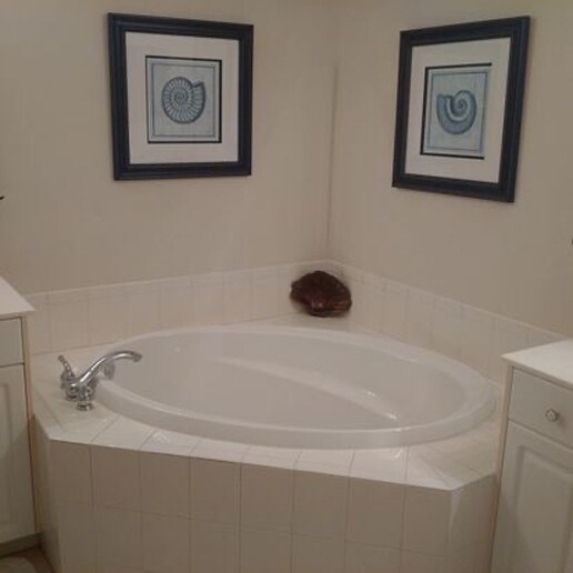 Building Photo - 3973 Bishopwood Ct E