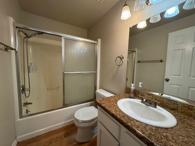 Building Photo - 9775 SW Robbins Dr