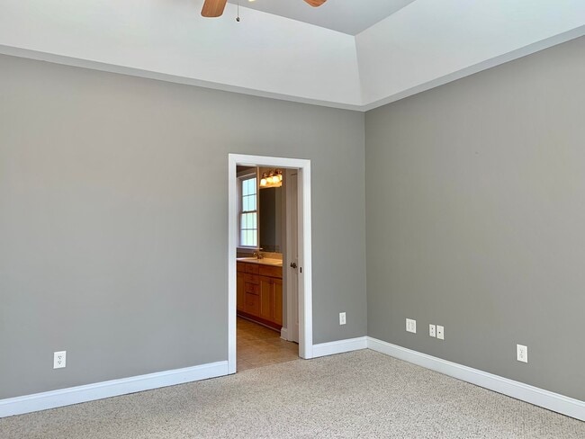 Building Photo - Great Home in Gated Community with Bonus Room!