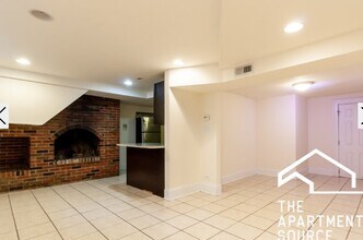 Building Photo - 877 W Lill Ave