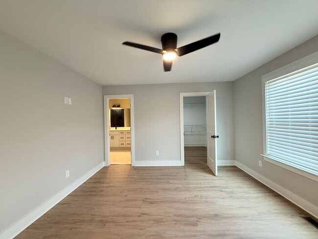 Building Photo - Lovely New Home in Old Hickory - Fenced in...