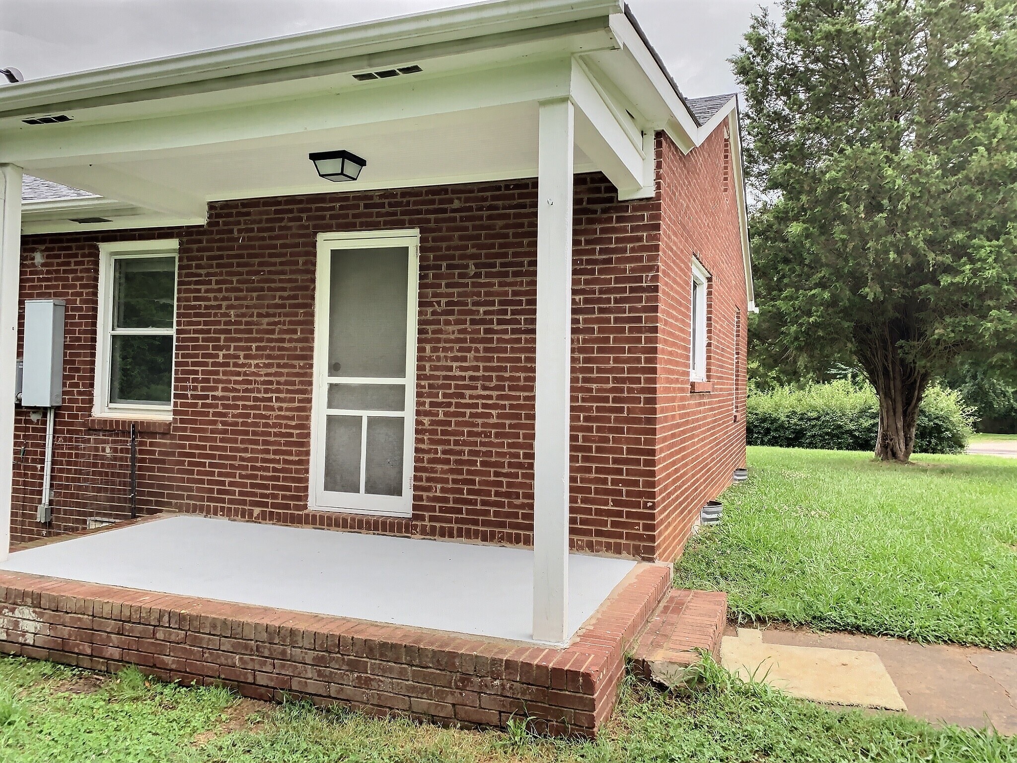 Building Photo - 1447 Miles Rd
