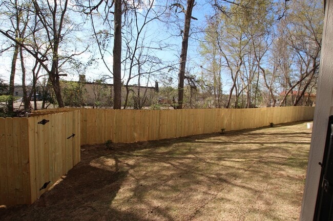 Building Photo - Coming Soon! Stunning 2 Bed 2.5 Bath 1 Car Garage Townhome in Tyler!