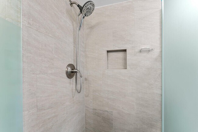 Building Photo - 1806 18th Ct