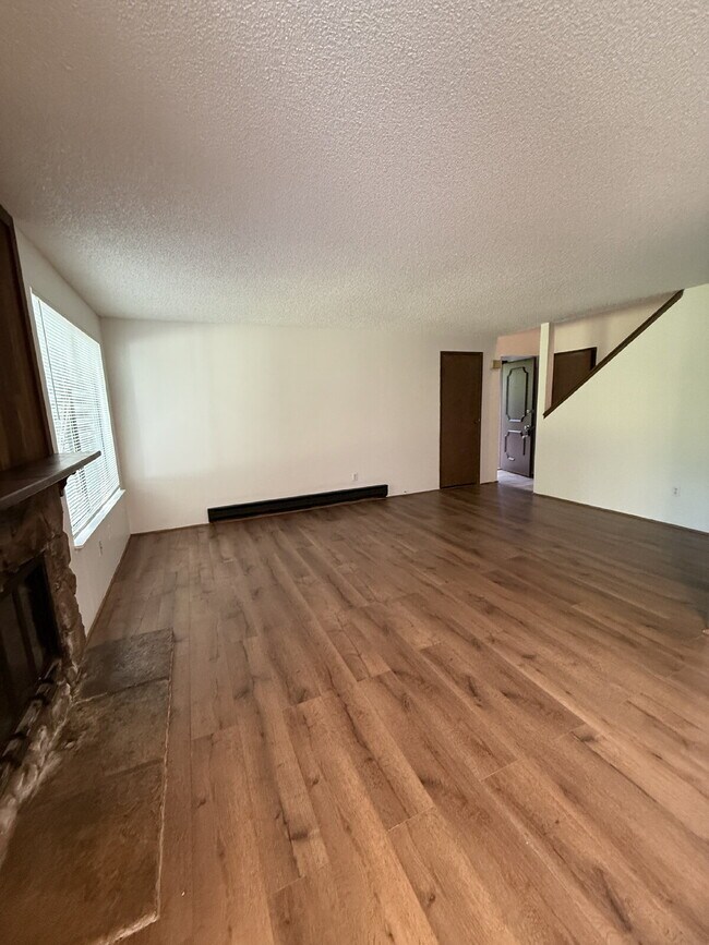 Building Photo - Hidden Gem in Auburn Available Now!