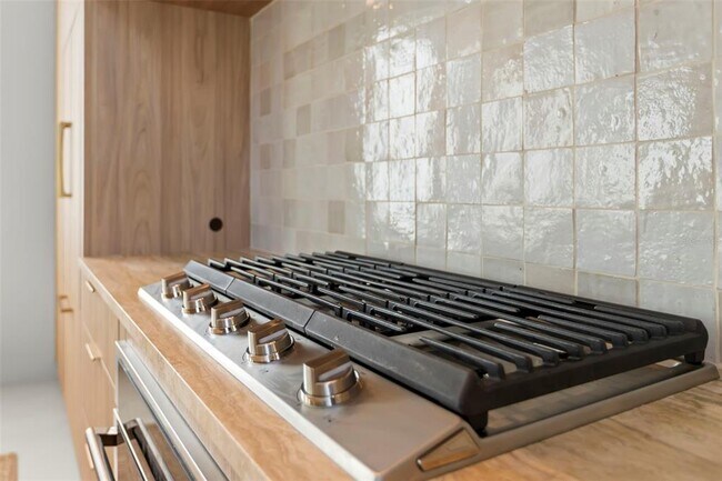 Building Photo - 150 51st St N