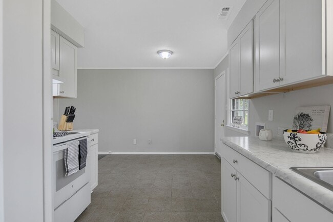 Building Photo - 4202 S Dowfield Dr