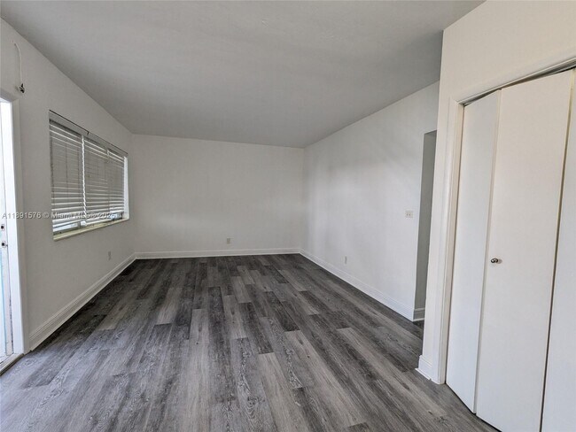 Building Photo - 7805 Crespi Blvd