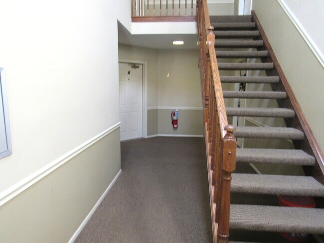 Building Photo - 28 Ashburn Ct