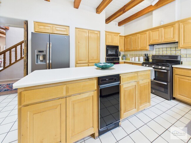 Building Photo - Downtown Fully Furnished Home Available Now!