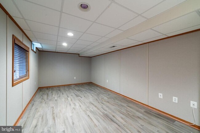 Building Photo - 8005 Silver Fox Dr