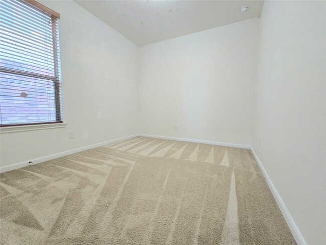 Building Photo - 22526 Belmont Cove Ln