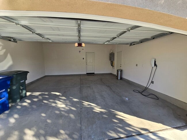 Building Photo - 3BR / 2.5BA Dream home in the heart of El Cajon!