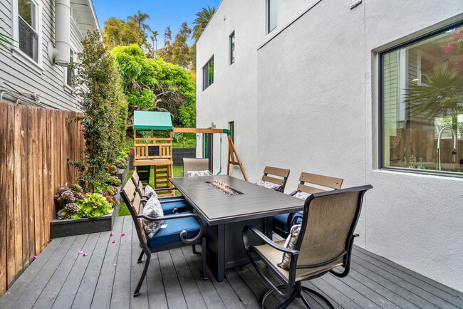 Building Photo - 3218 Ibis St