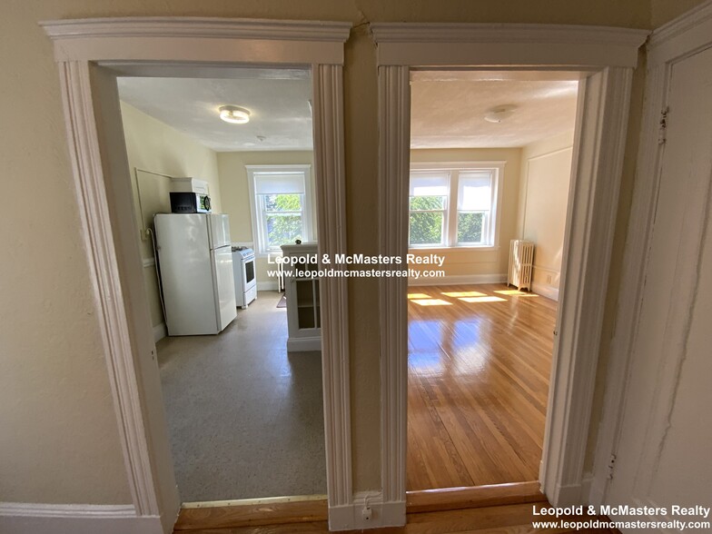 Building Photo - 51 Linden St
