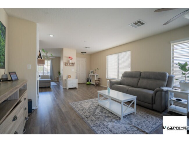 Building Photo - Fall in love with this charming 3/2 rental home in a peaceful and well-kept neighborhood in the West