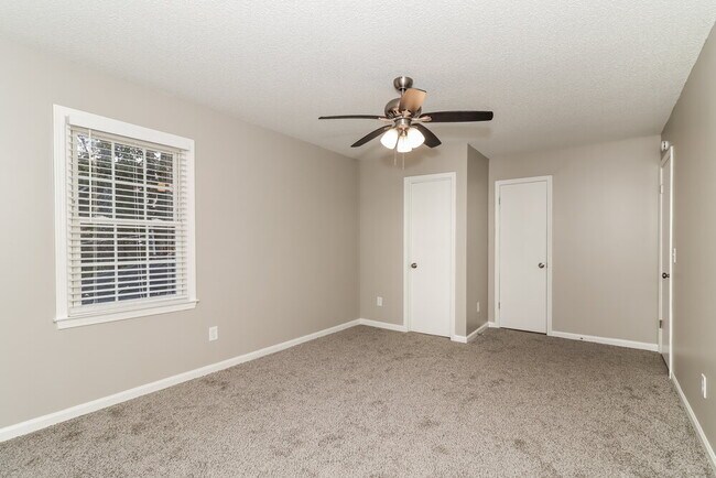 Building Photo - 216 Windmill Dr