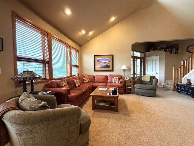 Building Photo - WINTER SPECIAL DISCOUNTED $500 PER MONTH F...