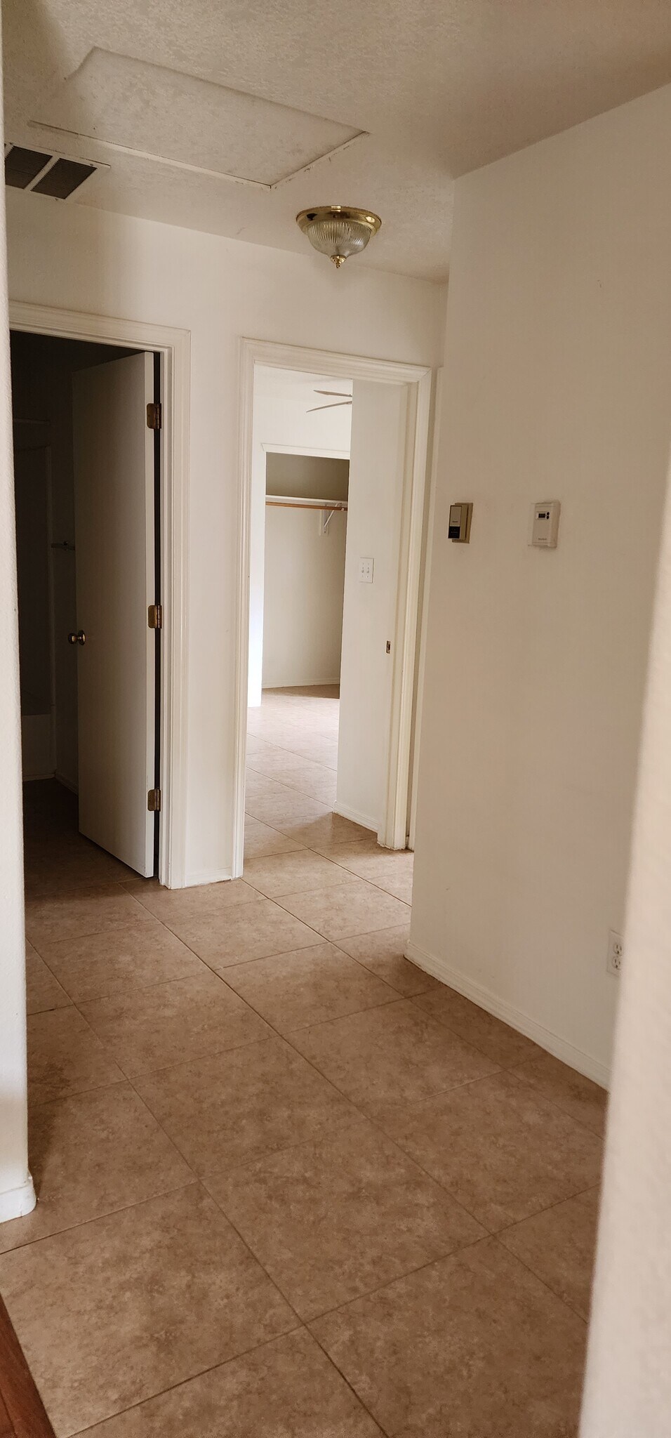 Building Photo - 7109 Tourmaline Rd NE