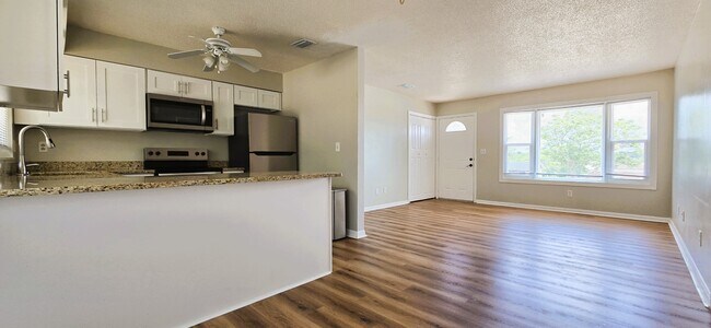 Building Photo - 1007 Highview Dr