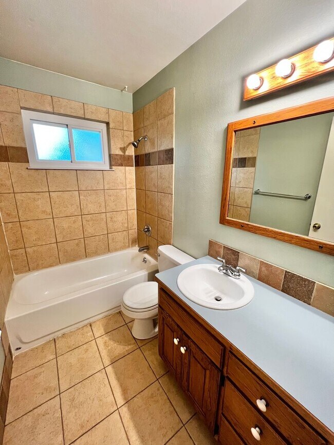 Building Photo - Adorable 3 bed 1 bath home in Fort Collins!