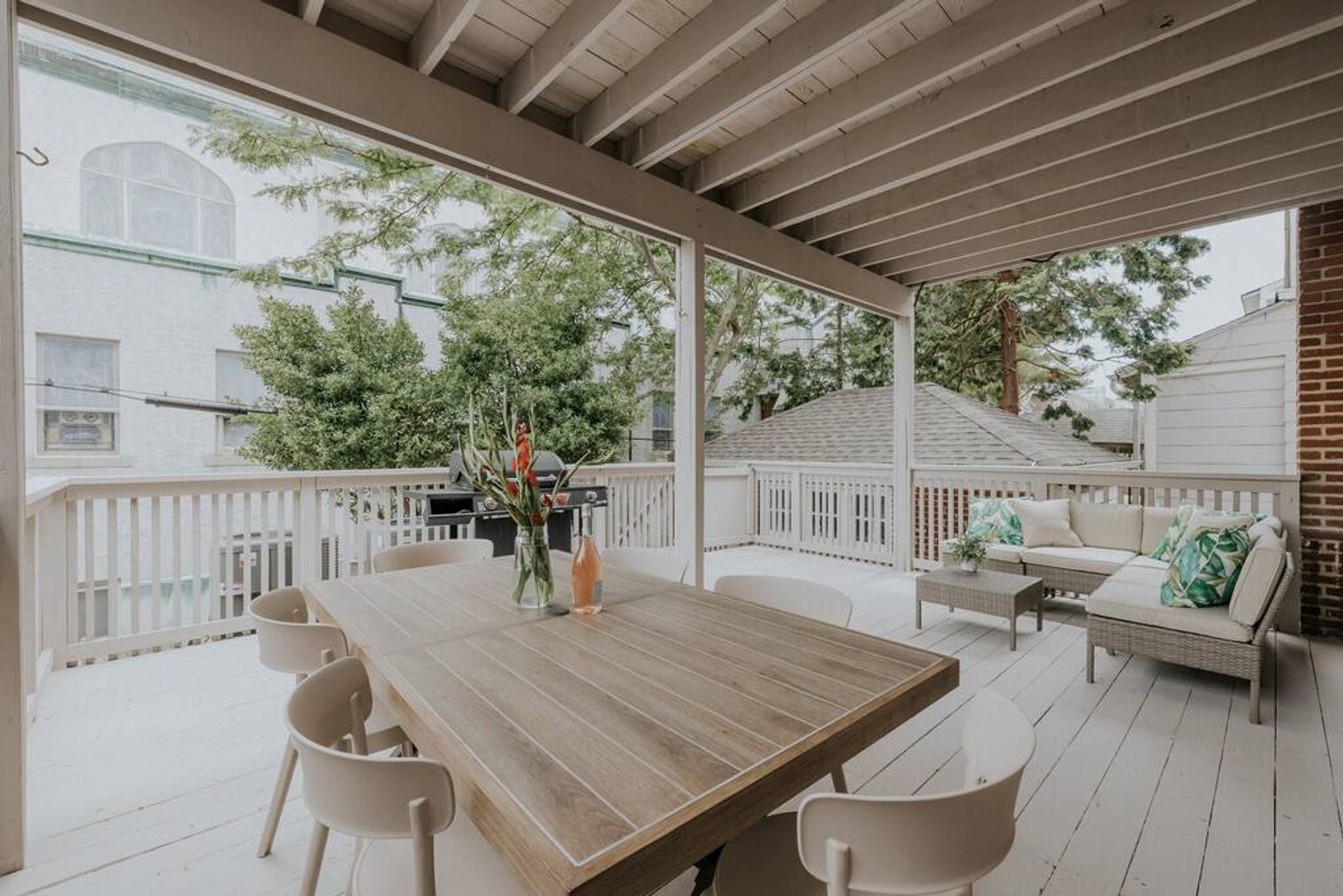 Building Photo - 3 S Surrey Ave