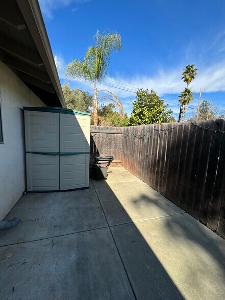 Building Photo - 1725 Hillcrest Ln