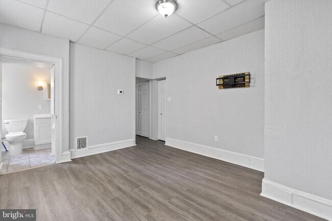 Building Photo - 832 Stanbridge St