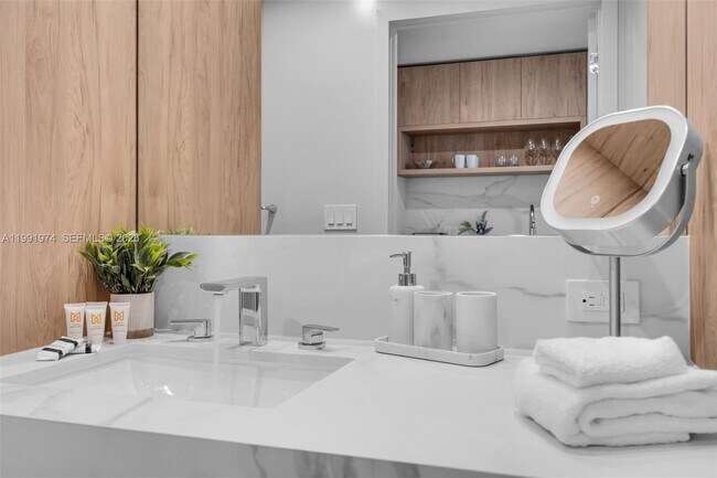 Building Photo - 11 NE 6th St