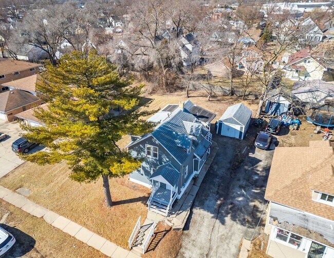 Building Photo - 835 Bishop Ave