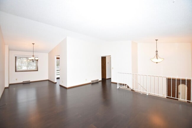 Building Photo - Available November 1st - updated 3 bed, 2....