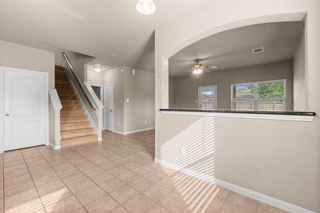 Building Photo - 2827 Lockeridge Oaks Dr