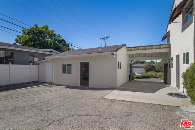 Building Photo - 100 E Kenneth Rd