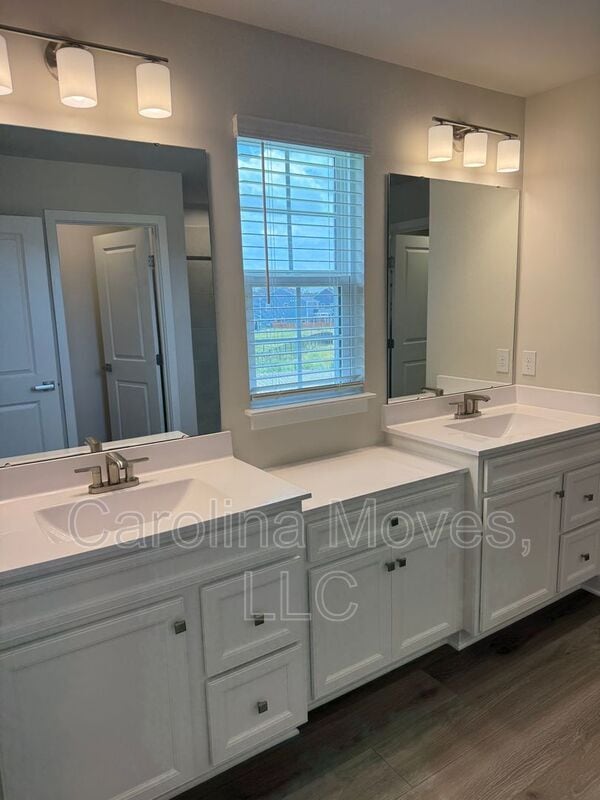 Building Photo - 7071 Glass Ct