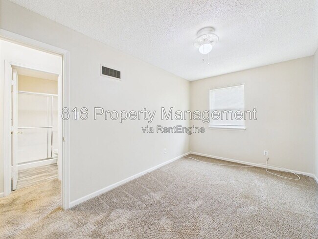 Building Photo - 168 SW Robin Rd