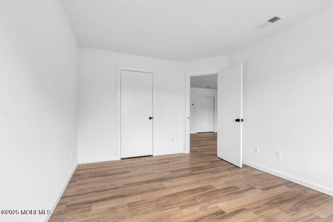 Building Photo - 56 Diane Dr