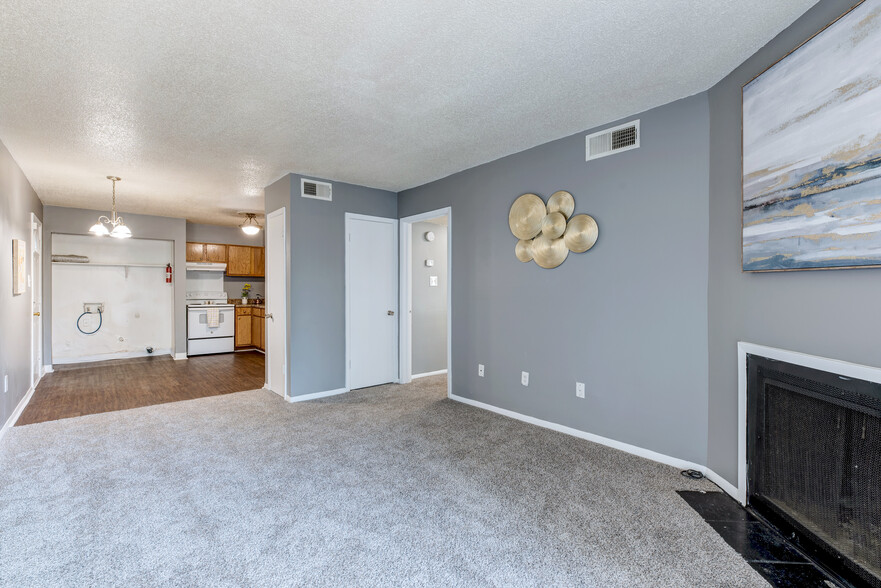 Family Room - ANNIES TOWNHOMES