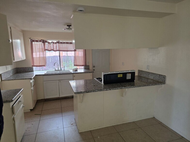 Building Photo - 8778 Lomita Dr