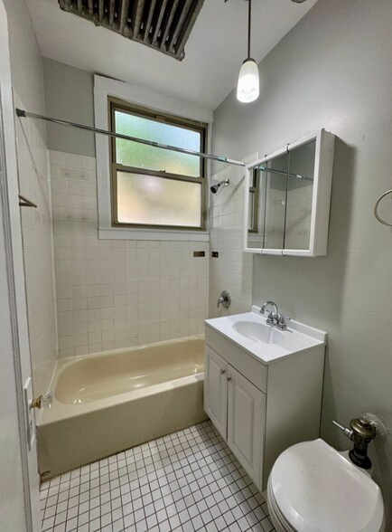Building Photo - 4821 N Kimball Ave