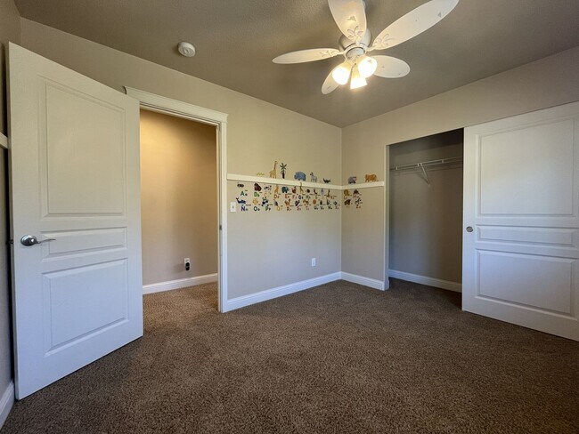 Building Photo - Beautiful 5 Bedroom Home + Office with Grand Entry, Gourmet Kitchen & Private Backyard