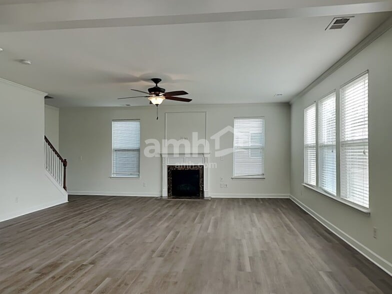 Building Photo - 3013 Corrona Ln