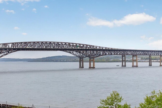 Building Photo - 350 Water St