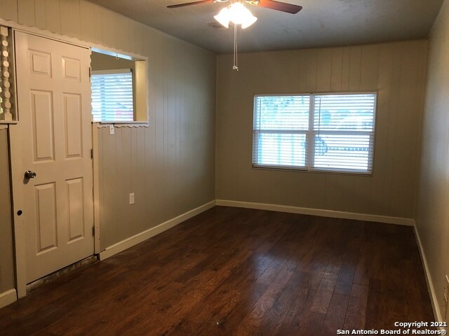 Family Room - 8614 Ludtke Ave