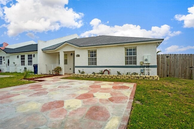 Building Photo - 11605 SW 147th Ter