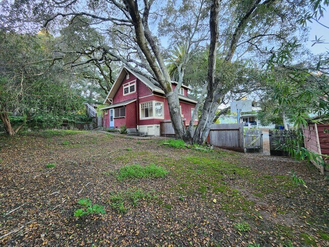 Building Photo - 7251 Maple Ave